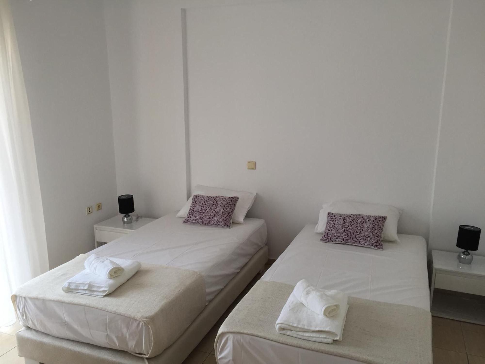 Sea And Sky Apartments ساراندا الغرفة الصورة