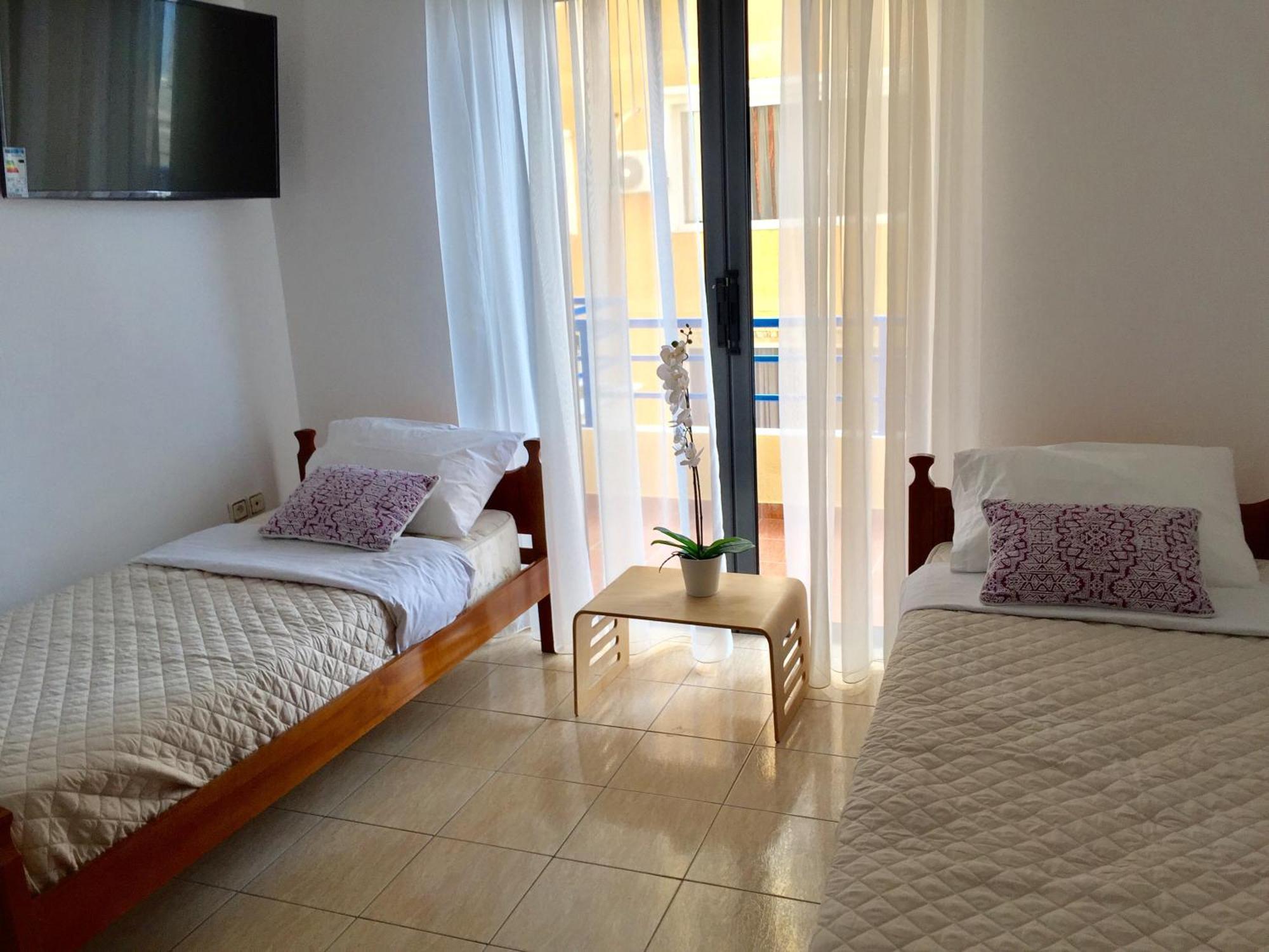 Sea And Sky Apartments ساراندا الغرفة الصورة
