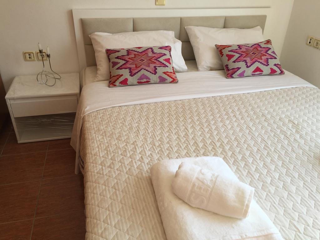 Sea And Sky Apartments ساراندا الغرفة الصورة