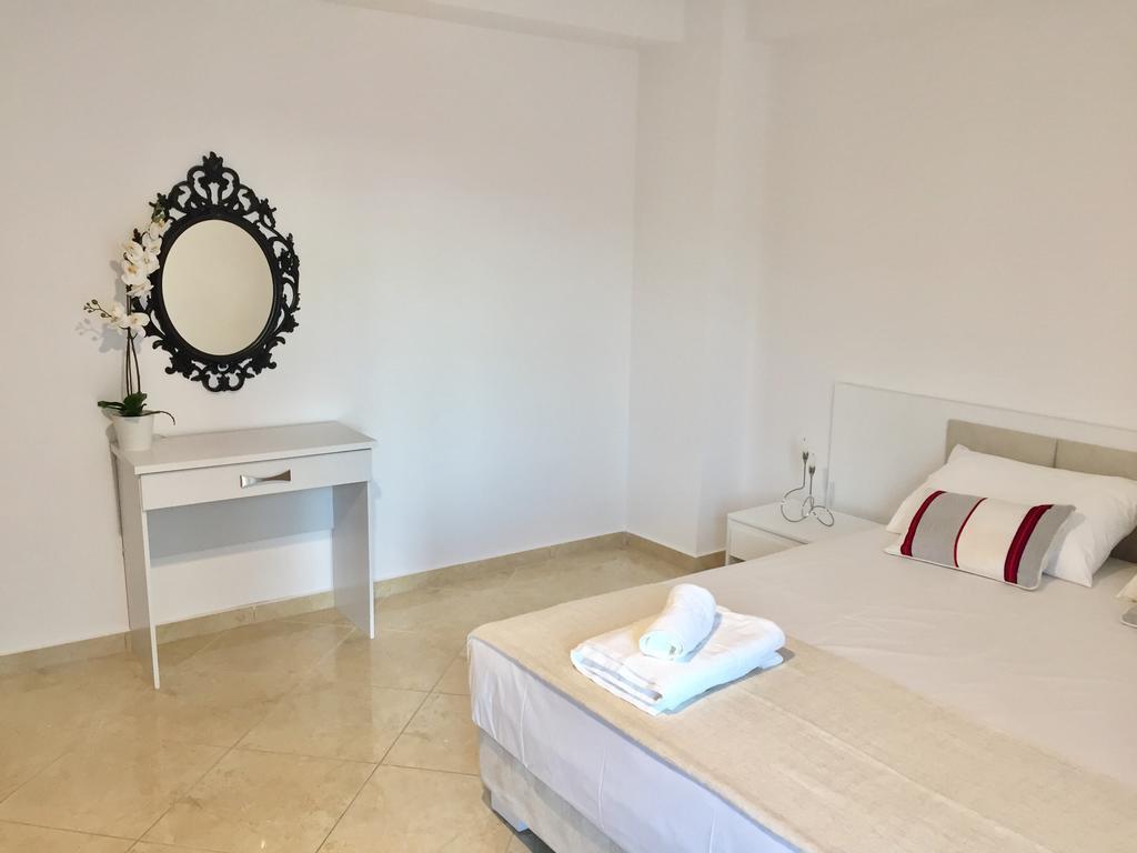 Sea And Sky Apartments ساراندا المظهر الخارجي الصورة
